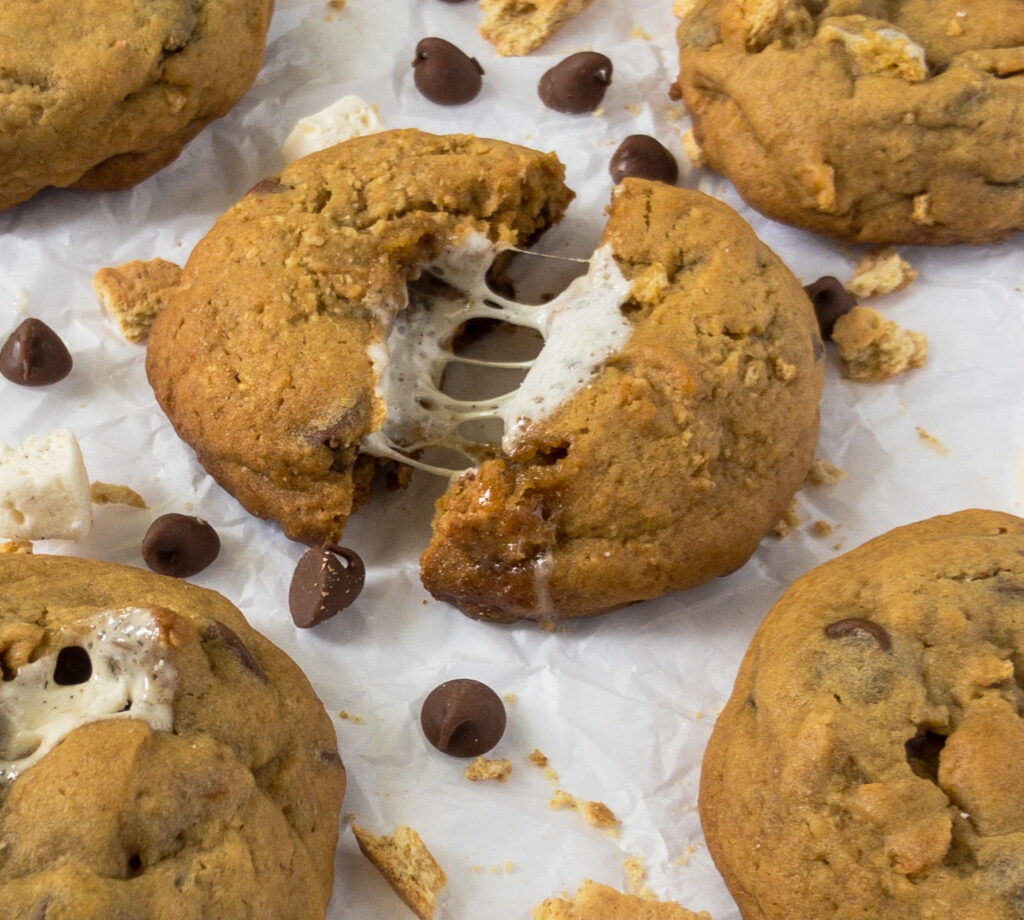 S'more cookies, marshmallow s'more cookies