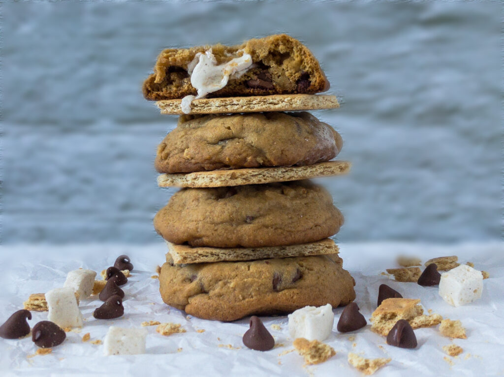 S'more cookies, Marshmallow stuffed s'more cookies
